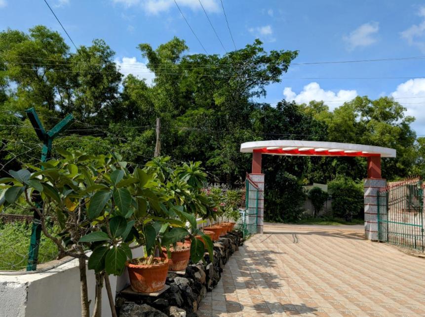 Hotel Dip Holidays Shānti Niketan Exterior foto